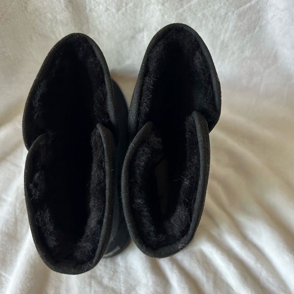 UGG women’s “Cory II” boot, size 8; BNWT! - Picture 2 of 5
